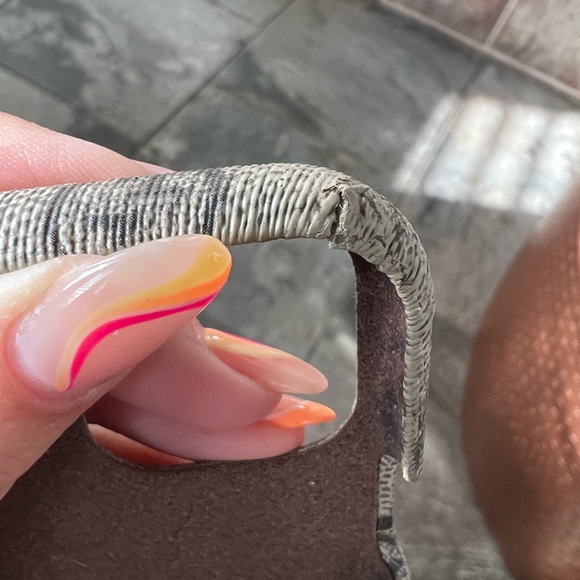 I phone 11 Gucci phone case - Picture 4 of 7